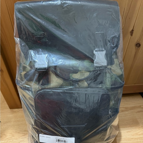 🏕️Coach Track Backpack In Signature Canvas With Camo Print - Picture 5 of 6